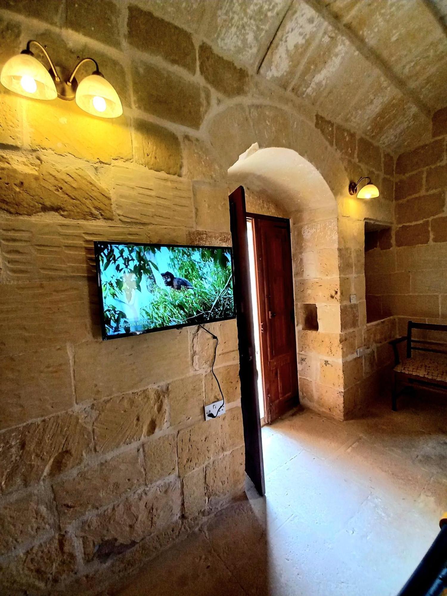 Ta Majsi Farmhouse With Indoor Heated Pool San Lawrenz Exterior foto