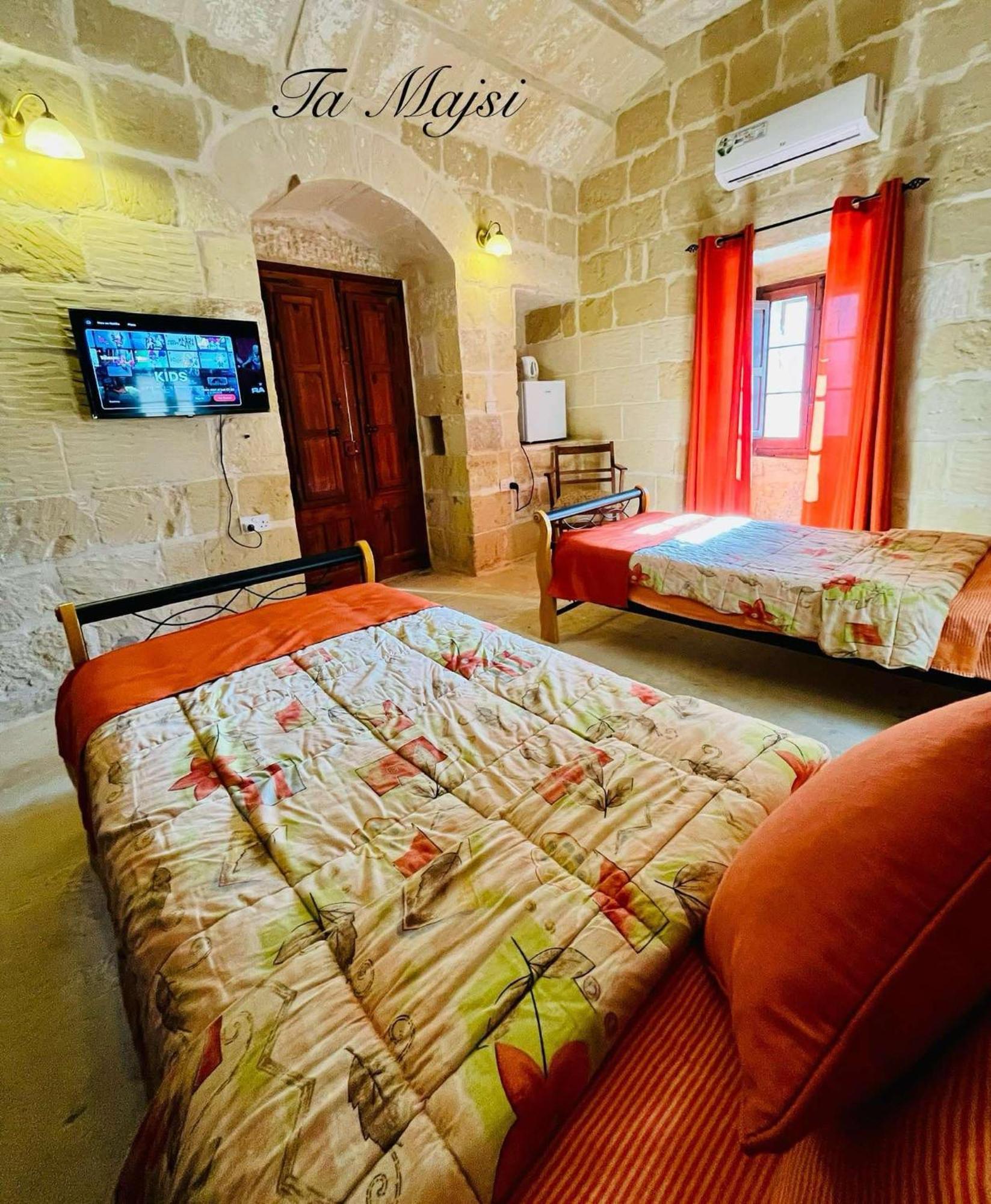 Ta Majsi Farmhouse With Indoor Heated Pool San Lawrenz Exterior foto