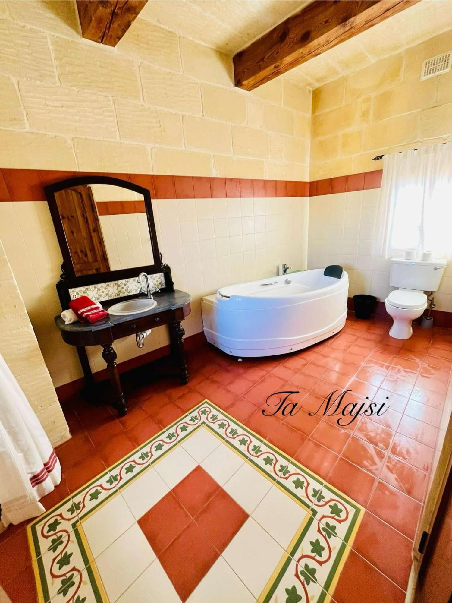 Ta Majsi Farmhouse With Indoor Heated Pool San Lawrenz Exterior foto