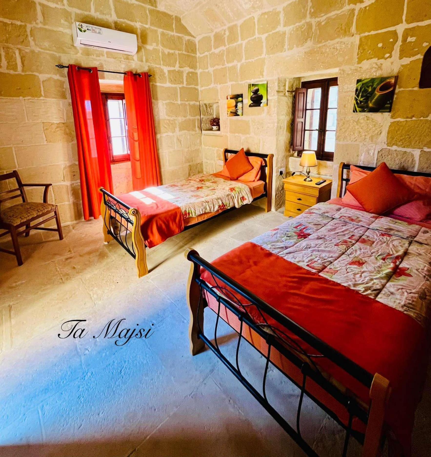 Ta Majsi Farmhouse With Indoor Heated Pool San Lawrenz Exterior foto
